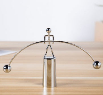 Iron Man Équilibriste - Sculpture Métal