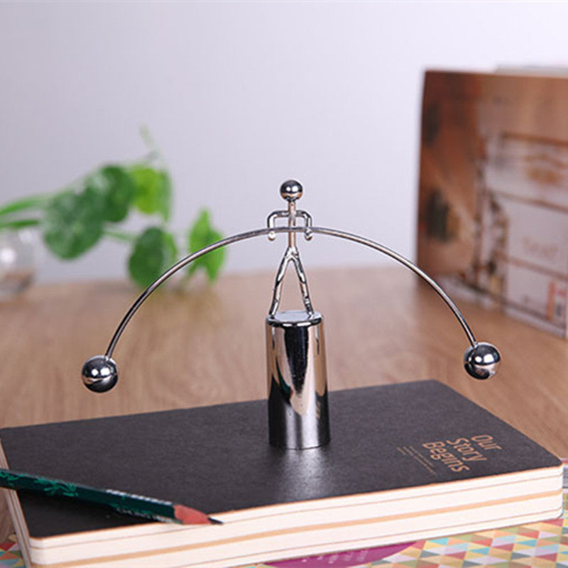 Iron Man Équilibriste - Sculpture Métal