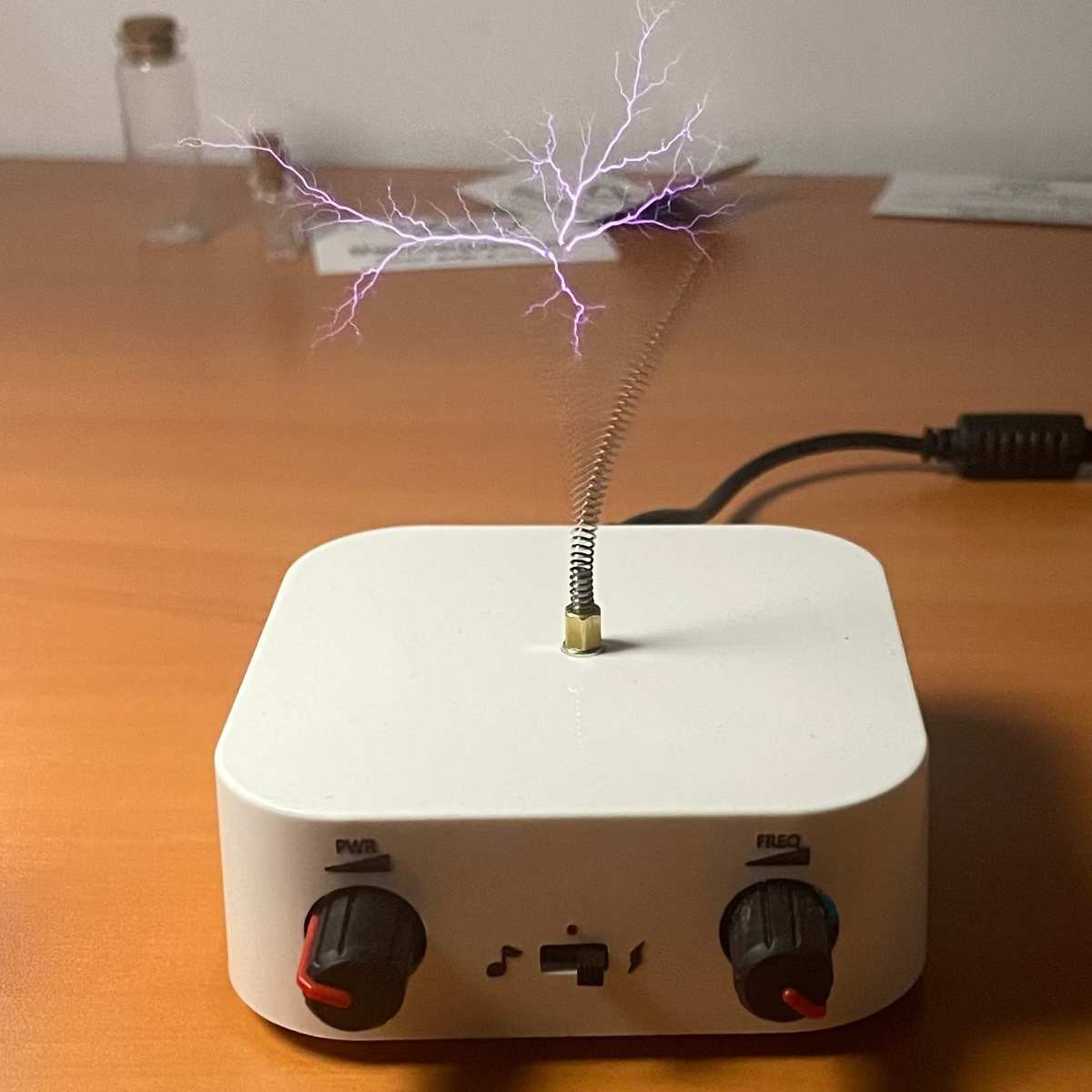 Touch and musical Tesla coil 1